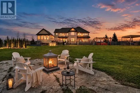 105 Ravenview Way Ottawa ON K2W 0E2
