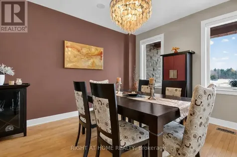105 Ravenview Way Ottawa ON K2W 0E2