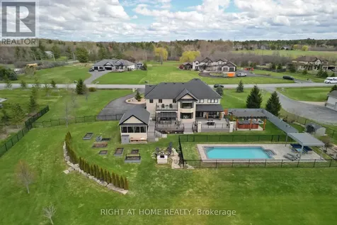 105 Ravenview Way Ottawa ON K2W 0E2