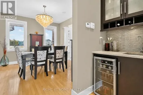 105 Ravenview Way Ottawa ON K2W 0E2