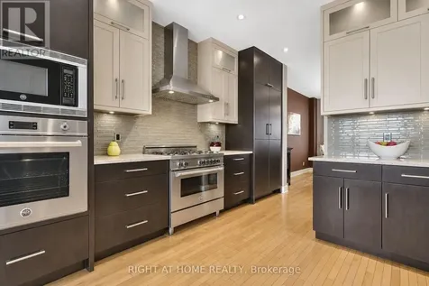 105 Ravenview Way Ottawa ON K2W 0E2