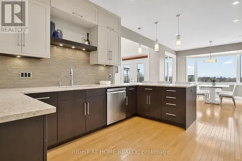 105 Ravenview Way Ottawa ON K2W 0E2