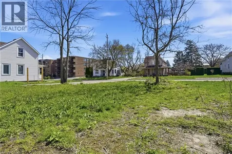 15 Robinson Street North Grimsby ON L3M 3C8