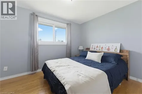 516 Mud Street East Hamilton ON L8J 3C7