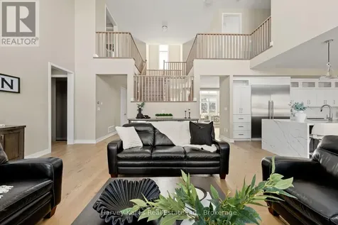 163 Springside Crescent Blue Mountains ON L9Y 5L3