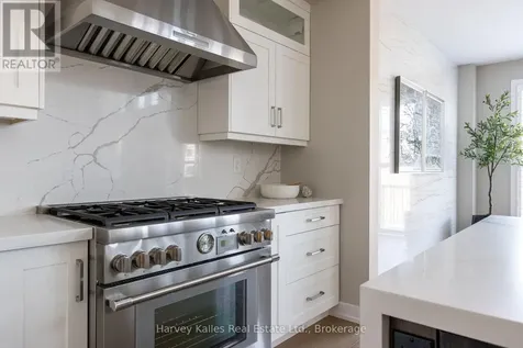 163 Springside Crescent Blue Mountains ON L9Y 5L3