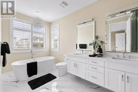 163 Springside Crescent Blue Mountains ON L9Y 5L3