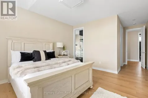 163 Springside Crescent Blue Mountains ON L9Y 5L3