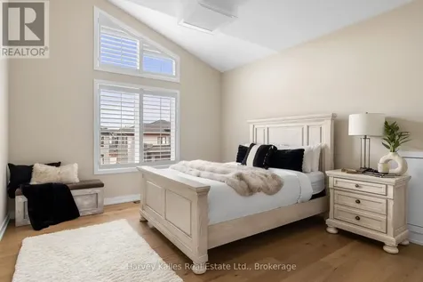 163 Springside Crescent Blue Mountains ON L9Y 5L3