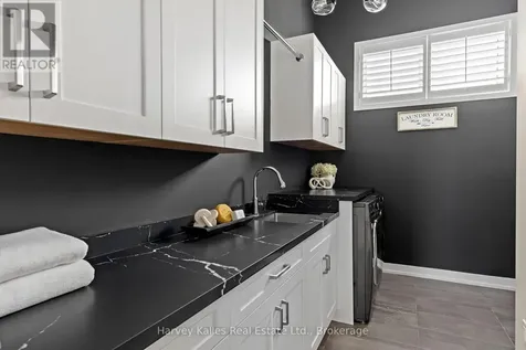 163 Springside Crescent Blue Mountains ON L9Y 5L3