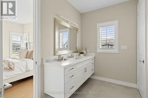 163 Springside Crescent Blue Mountains ON L9Y 5L3
