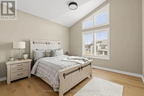 163 Springside Crescent Blue Mountains ON L9Y 5L3