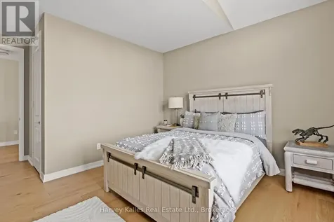 163 Springside Crescent Blue Mountains ON L9Y 5L3