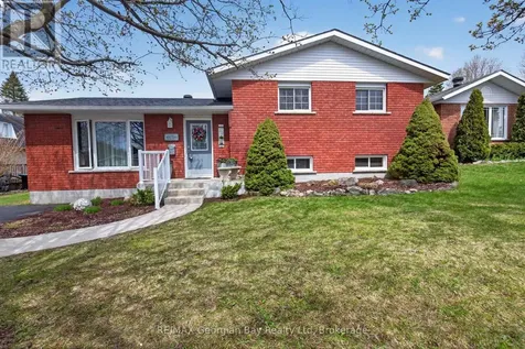 32 Bonaventure Place Penetanguishene ON L9M 1J3