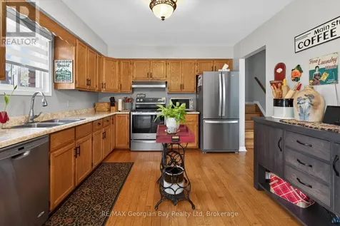 32 Bonaventure Place Penetanguishene ON L9M 1J3