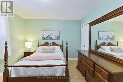 32 Bonaventure Place Penetanguishene ON L9M 1J3
