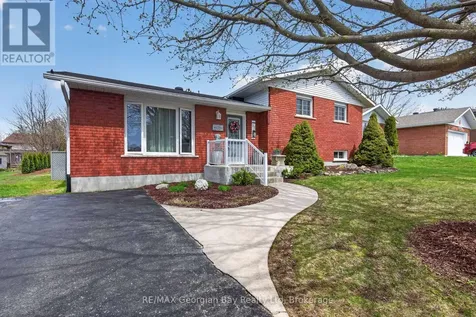 32 Bonaventure Place Penetanguishene ON L9M 1J3