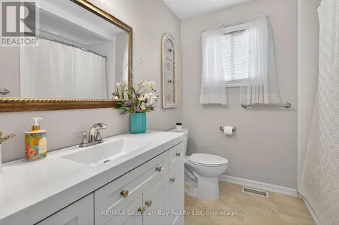 32 Bonaventure Place Penetanguishene ON L9M 1J3
