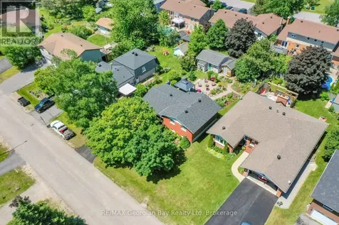 32 Bonaventure Place Penetanguishene ON L9M 1J3