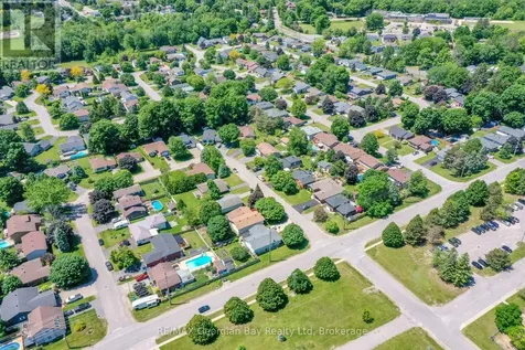 32 Bonaventure Place Penetanguishene ON L9M 1J3