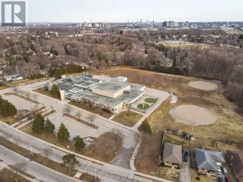 627 Glen Forrest Boulevard Waterloo ON N2L 4K1