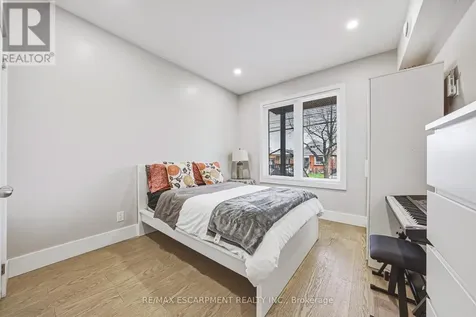 68 Vansitmart Avenue Hamilton (homeside) ON L8H 3A5