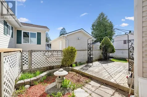 27 Trillium Beach Drive Pvt Drive Puslinch ON N0B 2J0