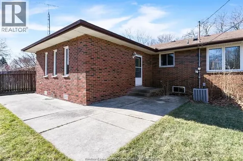 1550 Roxborough Boulevard Windsor ON N9B 3H3