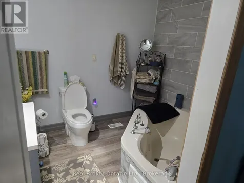525 Main Street West Minto ON N0G 2P0