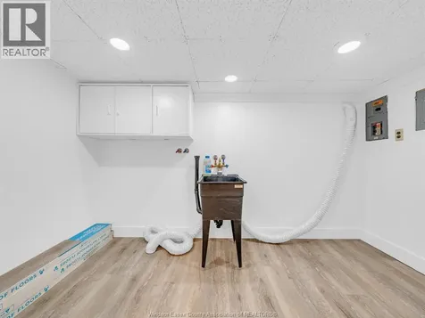 1219 Elsmere Avenue Windsor ON N9A 2B1