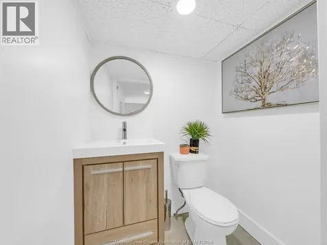 1219 Elsmere Avenue Windsor ON N9A 2B1