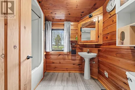 60 Corktown Lane Merrickville-wolford ON K0G 1N0