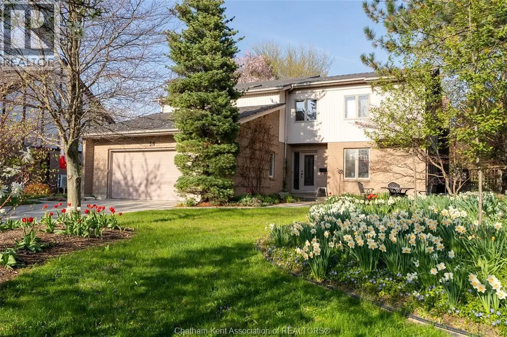 30 Cramar Crescent Chatham ON N7M 6G3