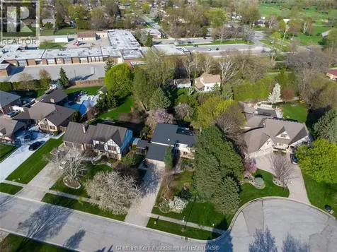30 Cramar Crescent Chatham ON N7M 6G3