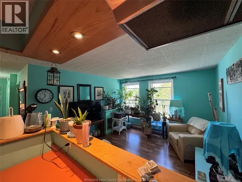 6647 Thornberry Crescent Windsor ON N8T 3A6