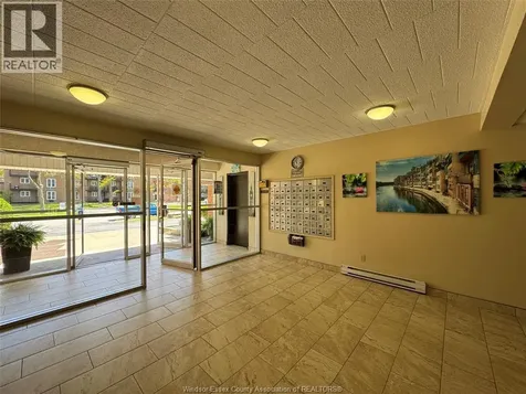 6647 Thornberry Crescent Windsor ON N8T 3A6