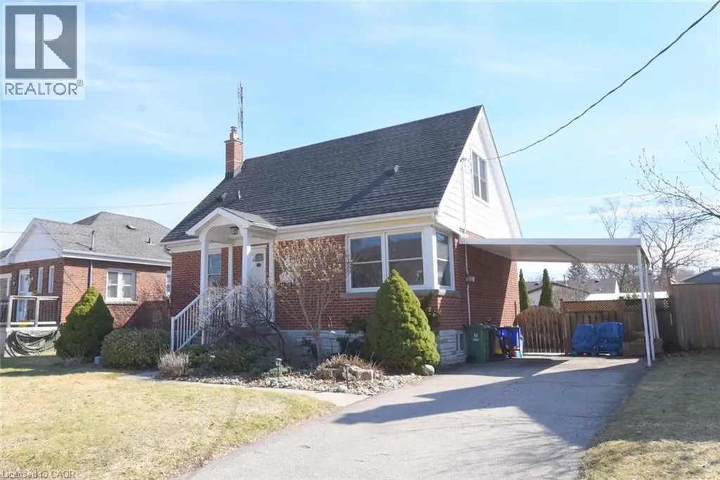 7 Cairns Avenue Dundas ON L9H 1G2