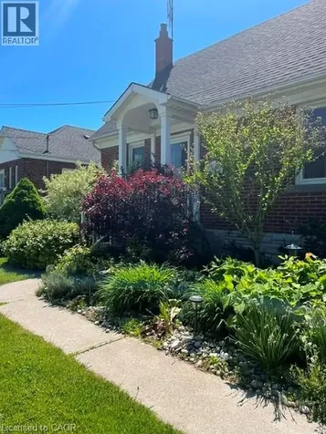 7 Cairns Avenue Dundas ON L9H 1G2