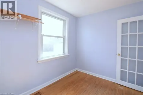 7 Cairns Avenue Dundas ON L9H 1G2