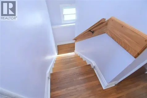 7 Cairns Avenue Dundas ON L9H 1G2
