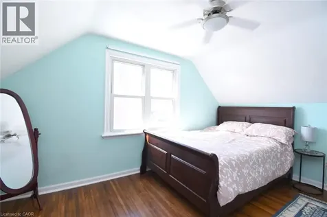7 Cairns Avenue Dundas ON L9H 1G2