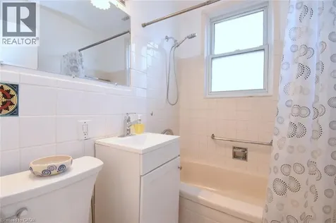 7 Cairns Avenue Dundas ON L9H 1G2