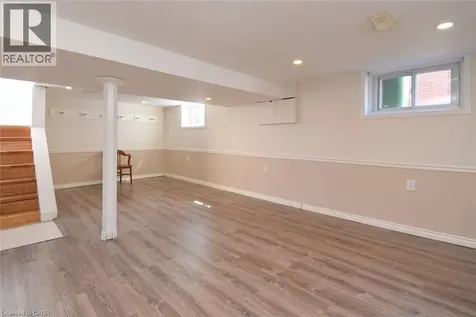 7 Cairns Avenue Dundas ON L9H 1G2