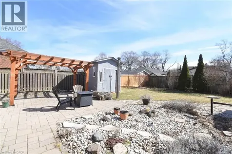 7 Cairns Avenue Dundas ON L9H 1G2