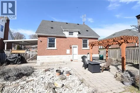 7 Cairns Avenue Dundas ON L9H 1G2