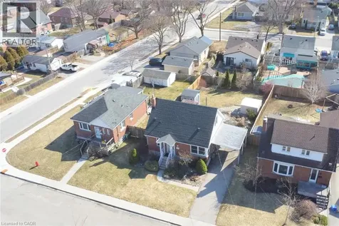 7 Cairns Avenue Dundas ON L9H 1G2