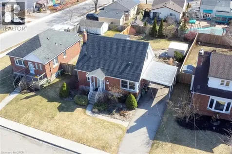 7 Cairns Avenue Dundas ON L9H 1G2
