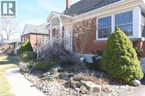 7 Cairns Avenue Dundas ON L9H 1G2