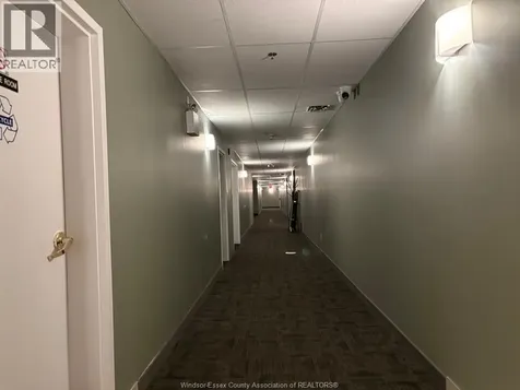 3160 Wildwood Windsor ON N8R 1Z3