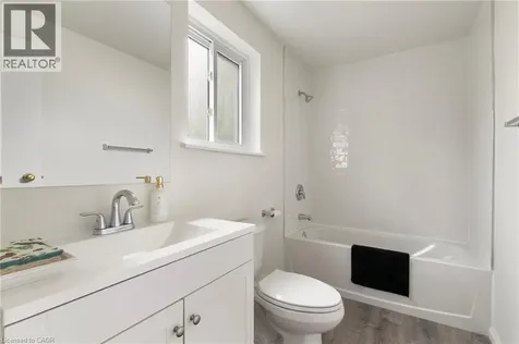 29 Woodlawn Avenue Brantford ON N3V 1A4